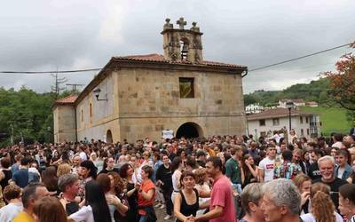 Bost musikari igoko dira bihar Aristerrazuko oholtzara