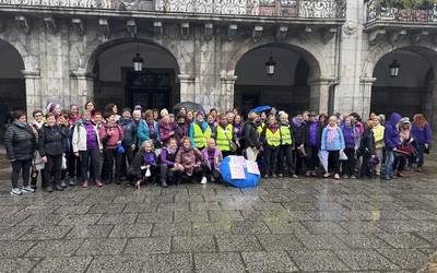 Musika, dantza eta giro ona izan dira Lilabide martxa feministaren osagai nagusiak