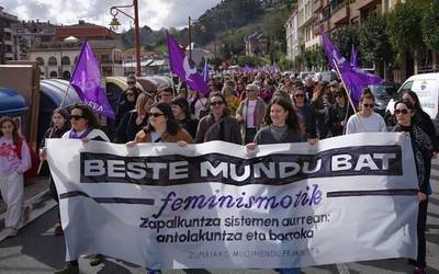 Zapalkuntza sistemen aurrean, feminismotik eraikitako mundu berria aldarri