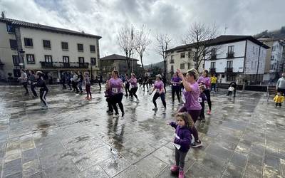 Gorputza astinduaz ospatu dute Martxoaren 8a Elgetan
