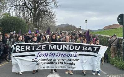 [ARGAZKIAK] Saran elkartu da Baztan-Bidasoko eta Xaretako mugimendu feminista
