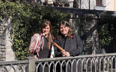 Korrikaren atarian, Gukak hitzarmena sinatu du AEKrekin