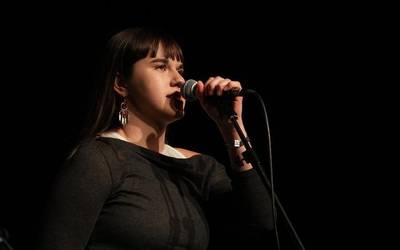 Maddi Agirrek irabazi du bertsolari txapelketako lehen finalaurrekoa