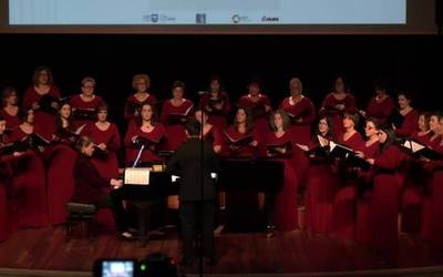 Andereñoak izan ditu gogoan Hots Abesbatzak