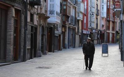 98 pertsonari etxez etxeko zerbitzua kendu die Gasteizko Udalak