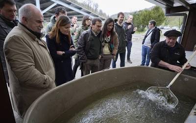 Ingurumen Departamentuak 456.796 euro inbertitu ditu Oronoz-Mugairiko arrain haztegia berritzeko