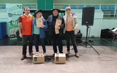 Antzuolako bost bikote eta Bergarako bi sailkatu dira Euskal Herriko mus txapelketako finalerako