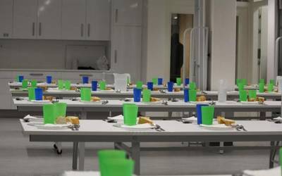 Eskola jangeletako greba bertan behera utzi dute