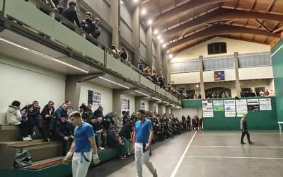 Espainiako klub arteko pilota txapelketan ohorezko maila ez galtzeko kanporaketa jokatu beharko du Umore Onak