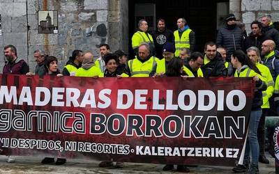 Erakundeen bitartekaritza egon arren, aurrerapenik ez Maderas de Llodioko lan gatazkan