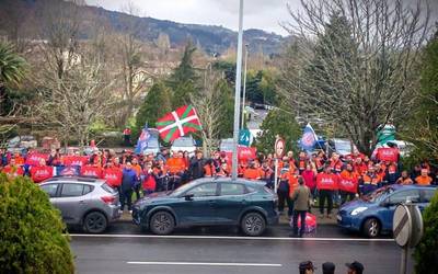 Greba mugagabera joko dute Tubos Reunidoseko langileek asteartetik aurrera