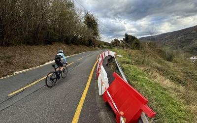 Azkarateko errepidean hondoratutako zatiak konpontzeko lanak lizitaziora atera dituzte