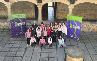 Arabako haur abesbatzen egunean parte hartuko du domekan Papargorri taldeak