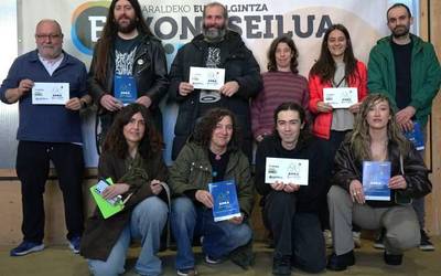 Aiaraldeko jaiak euskalduntzeko urrats berriak egiteko kanpainak abian