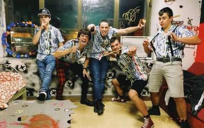 Amildegi eta Hell Beer Boys taldeen kontzertua, Gaztetxean