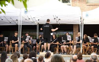 Leizarra musika eskolako bandaren emanaldia, etzi, Karmele Igartua aretoan