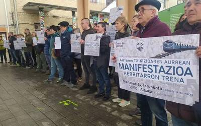 Dantza, liburu aurkezpena, kontzertuak, manifestazioa, kirol frogak, Korrika egitarauak