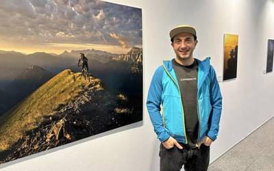 Azken egunak Aritz Gordoren 'Argia ematen duena' erakusketa bisitatzeko