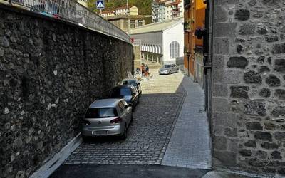 Galtzada-harriak jarrita