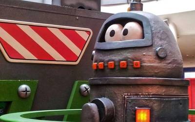 AAk robotak hackeatzea erraztu du, bai eta babesa ahalbidetu ere