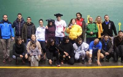 Frontenis Txapelketa Mistoak sei urte bete eta 1.000 euro banatuko ditu saritan