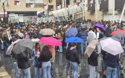 Sagardoa eta euria, biak barra-barra