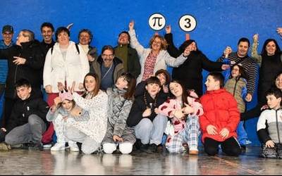 π eguna ospatu dute lehenengoz, pijamak jantzita