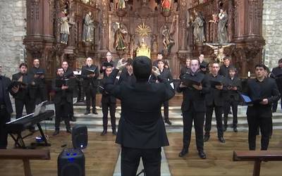 Suhar abesbatzak doinu erlijiosoak eta afrikarrak eskaini ditu Oñatin