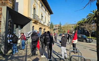 Grebaren eragina nabaria da egunaren lehen orduetan