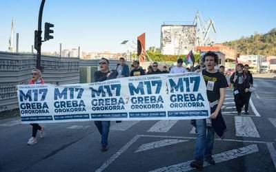 Uribe Kostako kaleak aldarrikapenez bete dira gaur goizean