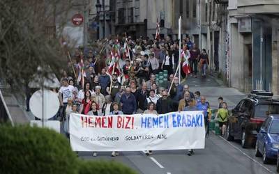 Manifestazio jendetsuekin amaitu da greba eguna