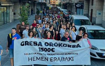 [ARGAZKI GALERIA] Greba orokorreko aldarriak ozen entzun dira eskualdeko hainbat herritan