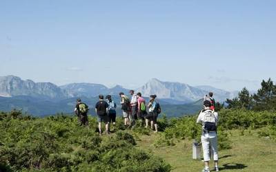 Zapatuan, bisita gidatua Dolmenen Ibilbidera