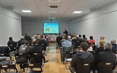 Mendebaldeko krisialdien gainean aritu da Adrian Zelaia