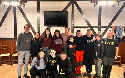 Bertso eskolatik oholtzara