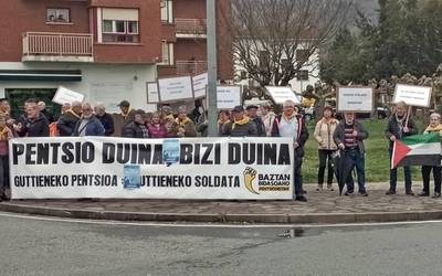 Pentsiodunak karrikara atera dira hilabete honetan ere