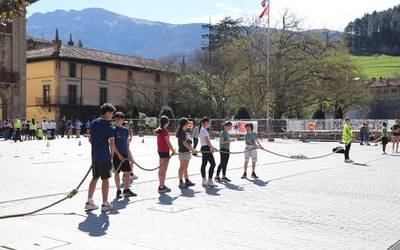 'Euskal Giroan Jolasean' pasatu dute goiza Debagoieneko ikastolek