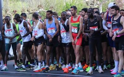 Trafikoan aldaketak eta errepide mozketak izango dira larunbat arratsaldean, Azkoitia-Azpeitia maratoi erdia dela-eta