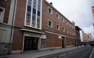 Ikastetxe publikoen fusioaren inguruan