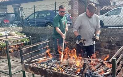 40 bat lagun bilduko dira Legasako 'Calçotadan'