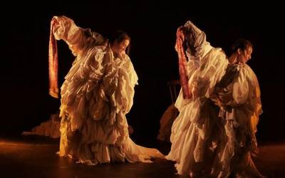 'Txatxara', garbitokietako emakumeen lana eta zama aireratzeko obra