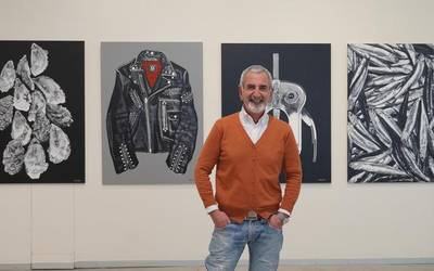 Enri Eginok margolanen erakusketa zabaldu du Zumaiako Oxford aretoan