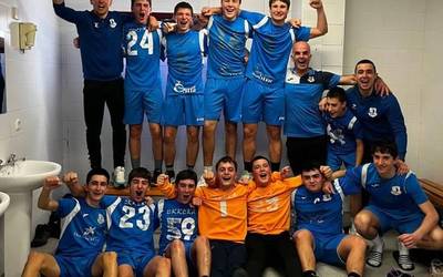 Txapeldunen faseko lehen postua segurtatu eta lauko finala Doneztebera ekarriko du Errekako gizonezkoen eskubaloi taldeak