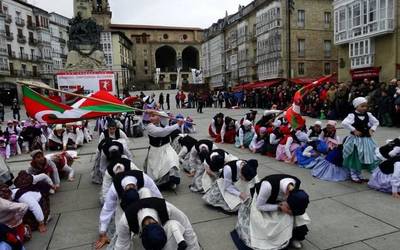 Dantzariz beteko da Gasteiz larunbatean