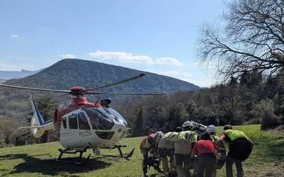 73 urteko gizonezko bat helikopteroz eraman zuten larunbatean ospitalera, traktorearekin istripua izan ondoren