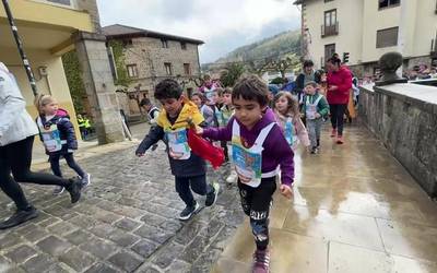 Korrika Txikiarekin eman diote hasiera Korrika Egunari, Elgetan