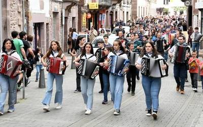 Nafarroako akordeoilarien topaketa ospatuko dute Leitzan apirilaren 25ean