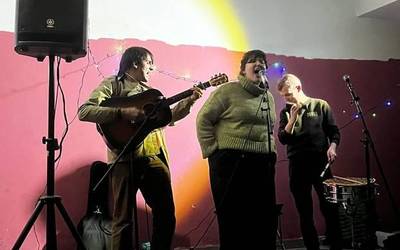 Musika doinuz girotu dute Azkoitiko Gaztetxearen lehen gaua