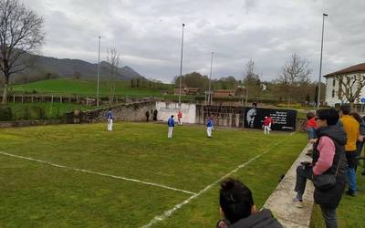 Baztan-Erreka laxoa desafioa jokatuko dute larunbatean Arizkungo Lamiarrita plazan