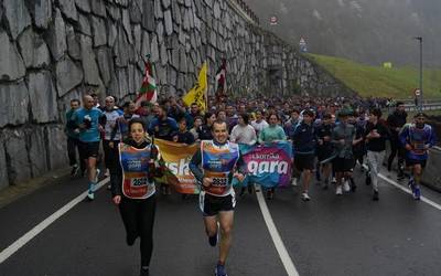 Aldapan gora ere bikain moldatu dira antzuolarrak